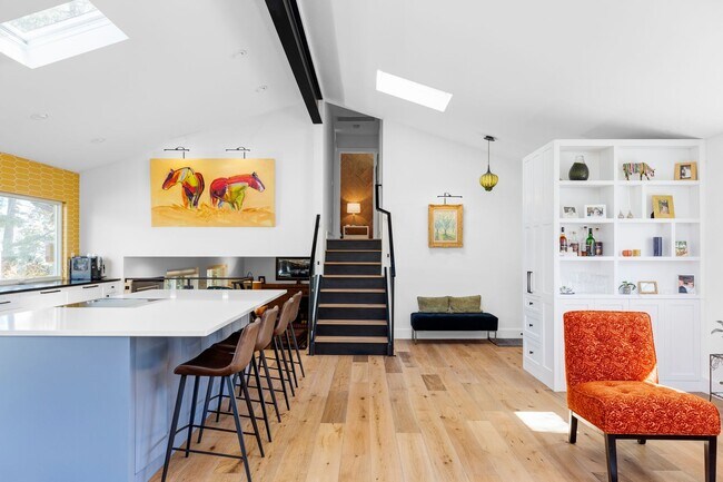 Building Photo - Modern 2 BDR Retreat: Serene Backyard