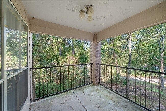 Building Photo - 8051 Bay Branch Dr