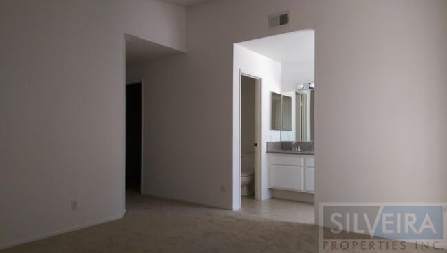 Building Photo - Captivating 3 bed 2 bath home in Santa Maria.