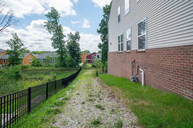 Building Photo - 2825 Dillon Dr