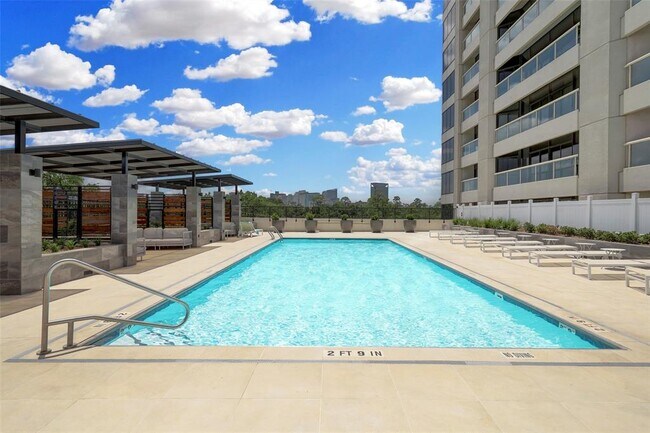 Building Photo - 1701 Hermann Dr