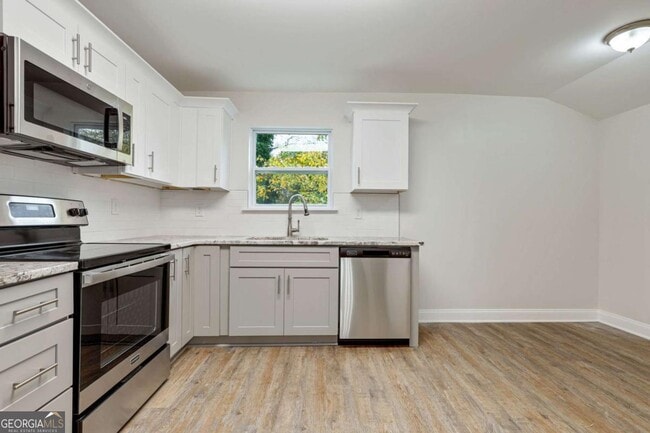 Building Photo - 104 Klassing St SW