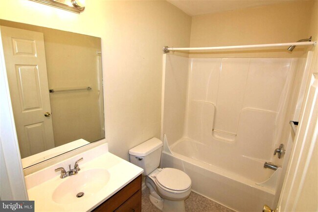 Building Photo - 115 E Sewell St