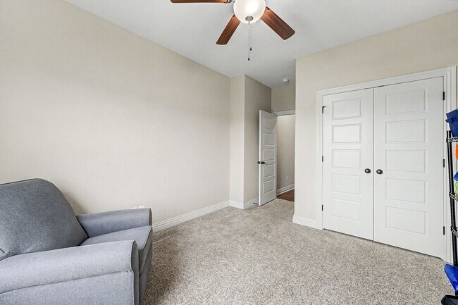 Building Photo - 4 bedroom 2 bath Praire Grove Home! Upgrades Galore!