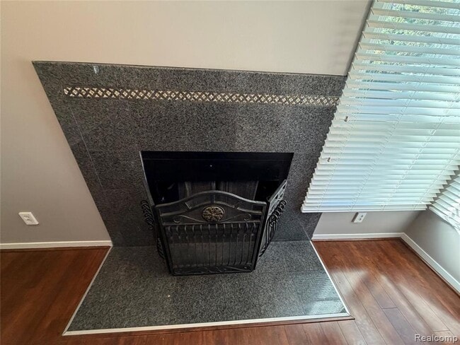 Building Photo - 39588 Squire Rd