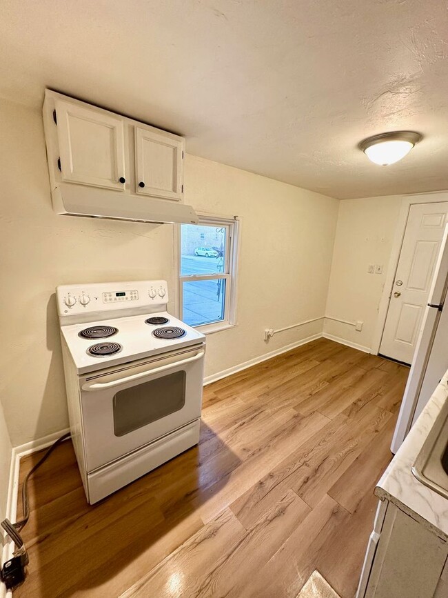 Building Photo - 100.5 E Middle St