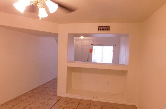 Building Photo - Desirable North Phoenix  Home with 1 Downs...