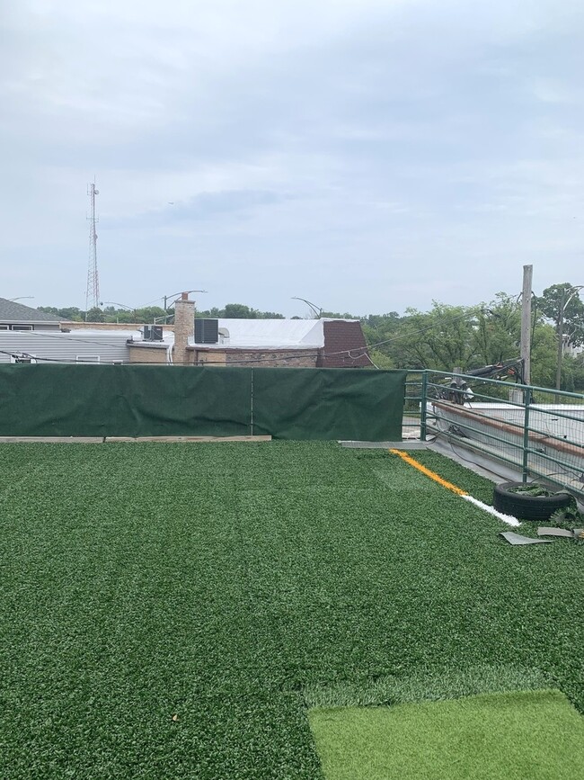 Building Photo - 5081 N Elston Ave