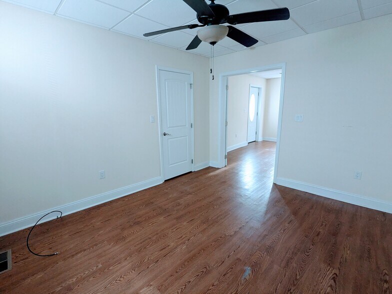 Building Photo - 1329 Penn Ave