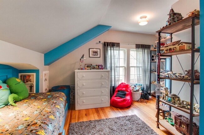Building Photo - CHARMING RENOVATED TUDOR | WALK TO VANDERBILT & BELMONT