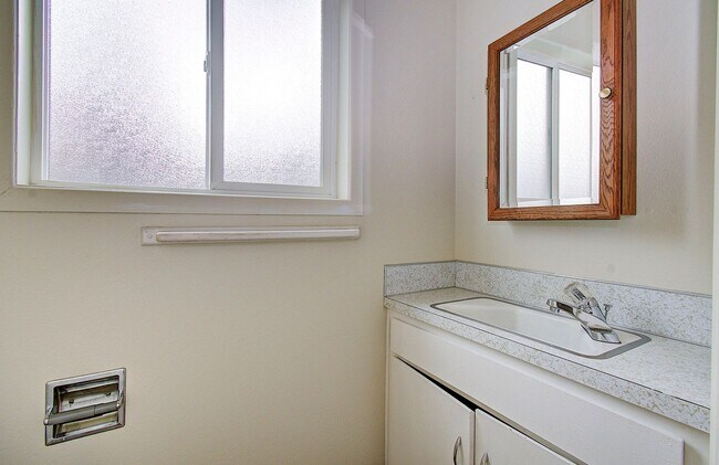 Building Photo - Gladson 3802