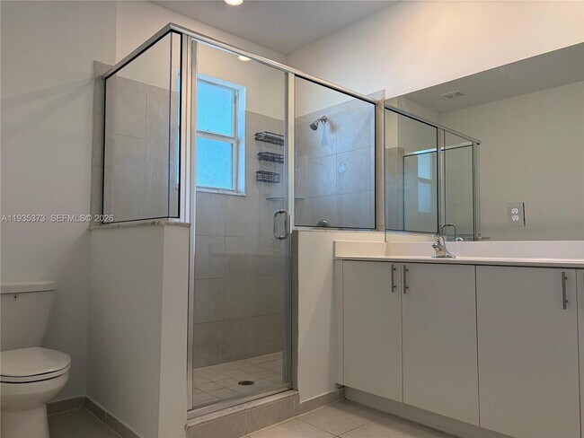 Building Photo - 2661 SE 10th St