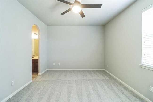 Building Photo - 3913 Remington Rd