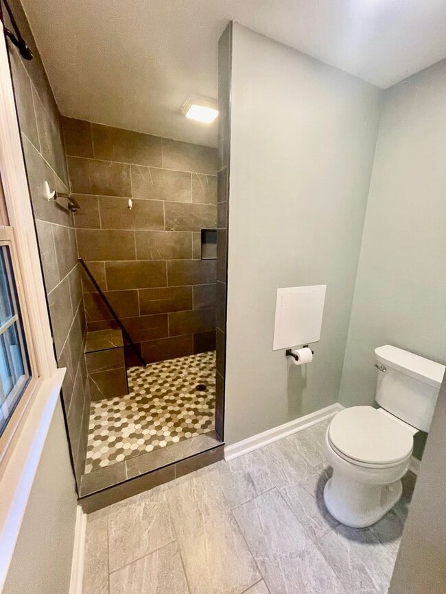 Building Photo - Welcome to this stunning 3-bedroom, 2.5-ba...