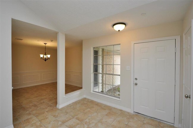 Building Photo - 15631 Fox Springs Dr