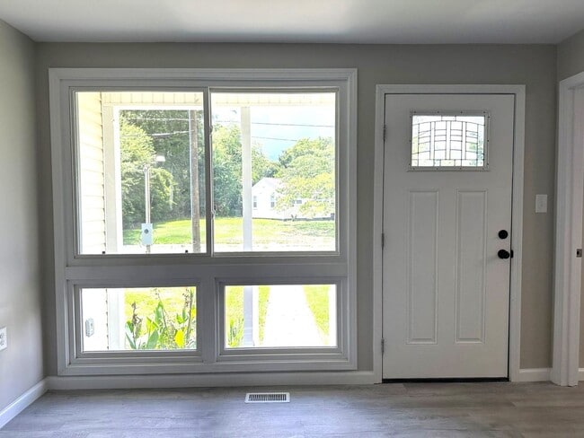 Building Photo - 607 New River Dr