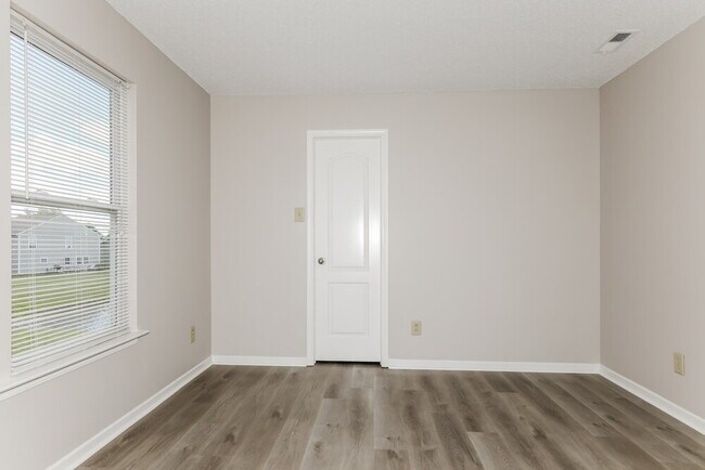 Building Photo - 2250 Cedarmill Dr