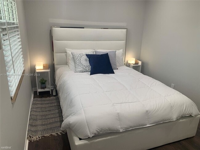 Building Photo - 3 br, 2 bath House - 1410 NE 56th Ct # 1412