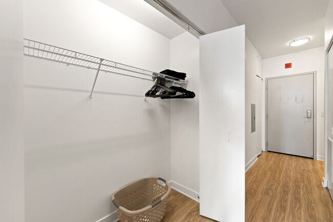 Building Photo - 720 S Wells St