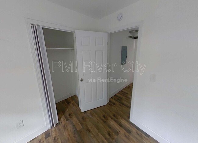 Building Photo - 1637 W 34th St