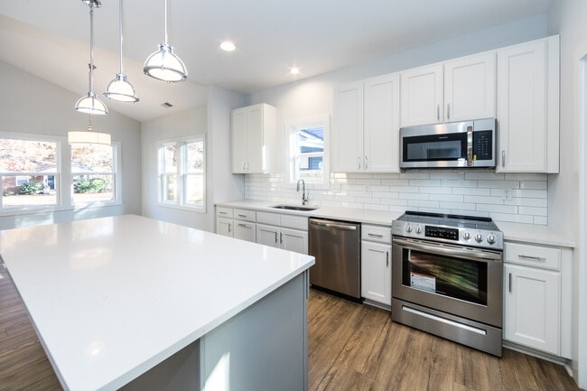 Building Photo - 805 Rodey Ave