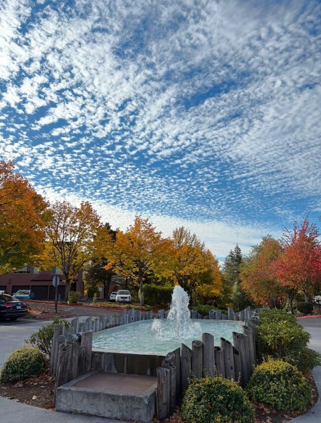 Building Photo - Spacious Mt. Park Lake Oswego Condo - Larg...