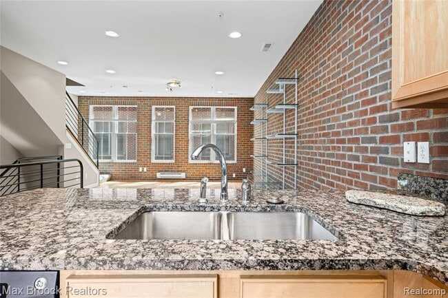 Building Photo - 420 Lewis Ct