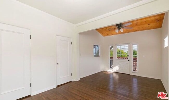 Building Photo - 466 S Beverwil Dr