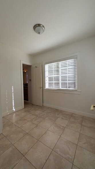 Building Photo - 1203 N Kenilworth Ave