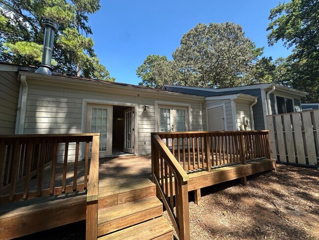 Building Photo - 838 Green Ridge Dr