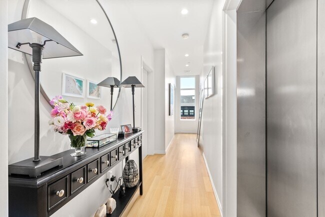 Building Photo - 7 E Springfield St