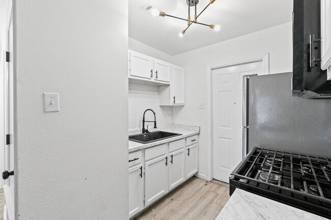 Building Photo - 3038 Weir Ave