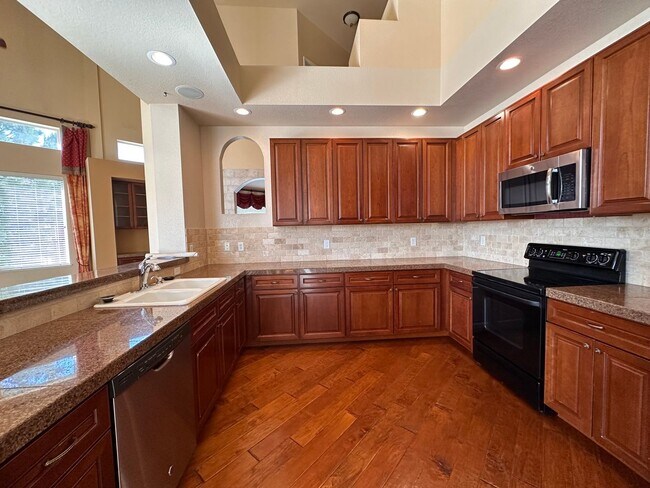 Building Photo - 2-Story in Pinecreek