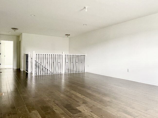 Building Photo - 6228 Hawthorne Ave