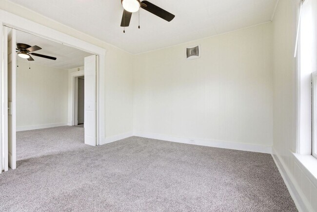 Building Photo - 689 Midland Ave