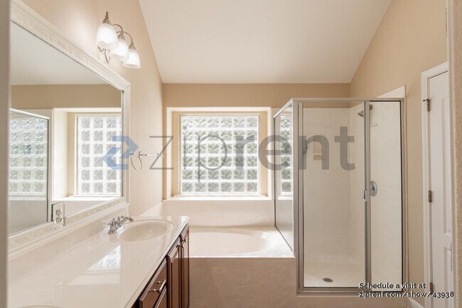 Building Photo - 27 Green Terrace Cove