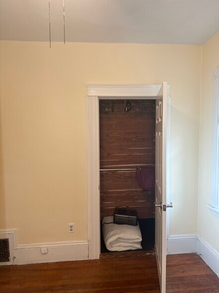 Back bedroom closet - 55 Victoria St