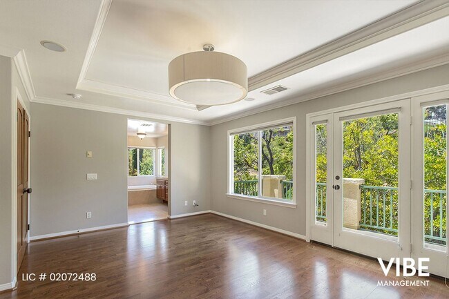 Building Photo - Spacious 3 bedroom plus office in Desirabl...