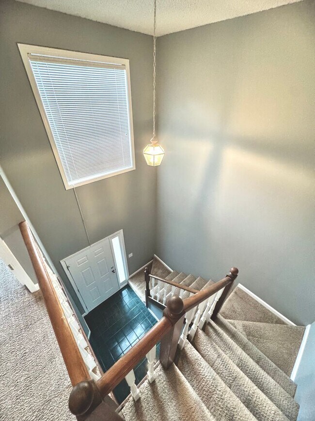 Building Photo - Available NOW -104 PIneridge