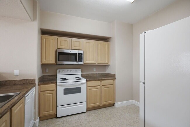 Building Photo - 8000 W Badura Ave