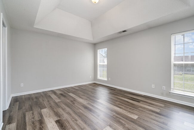 Building Photo - 6656 Blythedale Dr