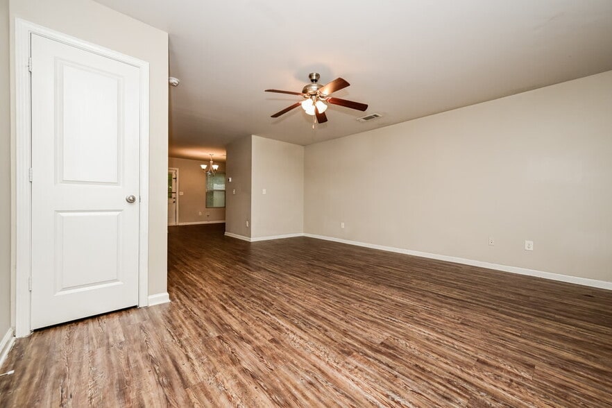 Building Photo - 2825 Marlin Dr