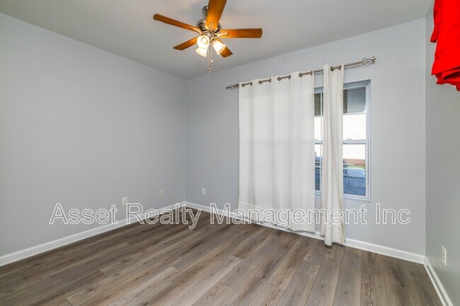 Building Photo - 1217 Dreamview Ln