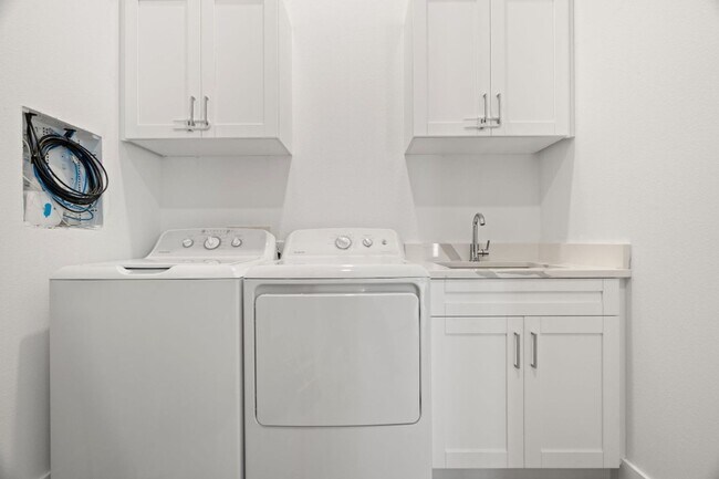 Building Photo - Gorgeous New Constriction House in Tampa