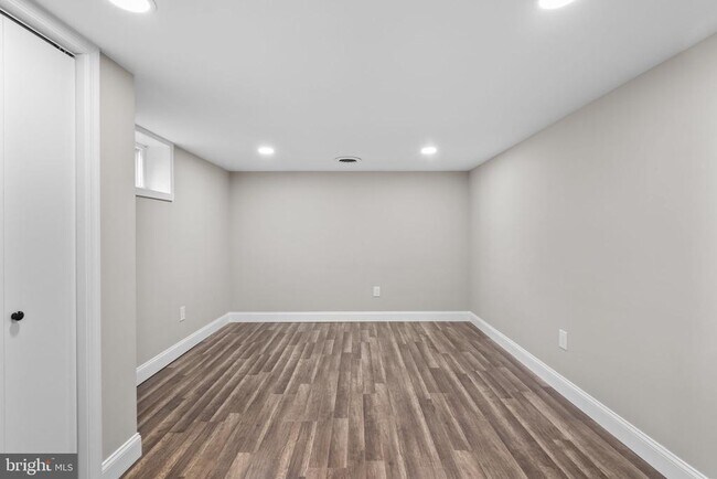 Building Photo - 3887 Shadywood Dr