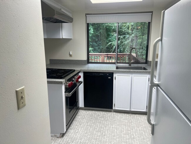 Building Photo - 4Bd/1.75Ba Redmond House
