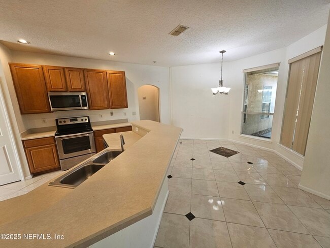 Building Photo - 1708 Dartmoor Ln