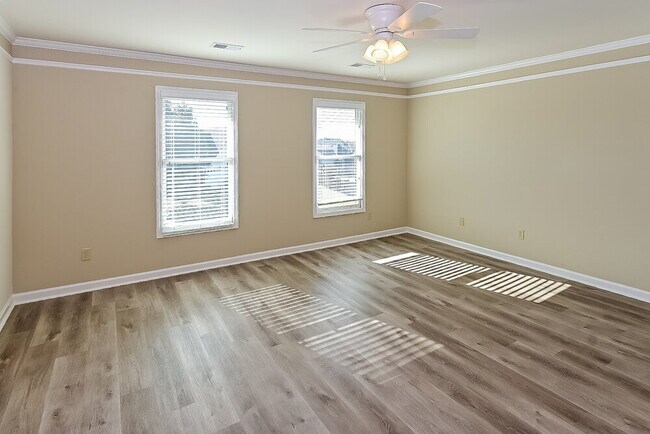 Building Photo - 10338 Ivy Laurel Cove