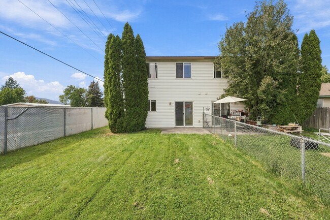 Building Photo - 800 N Regal Ct