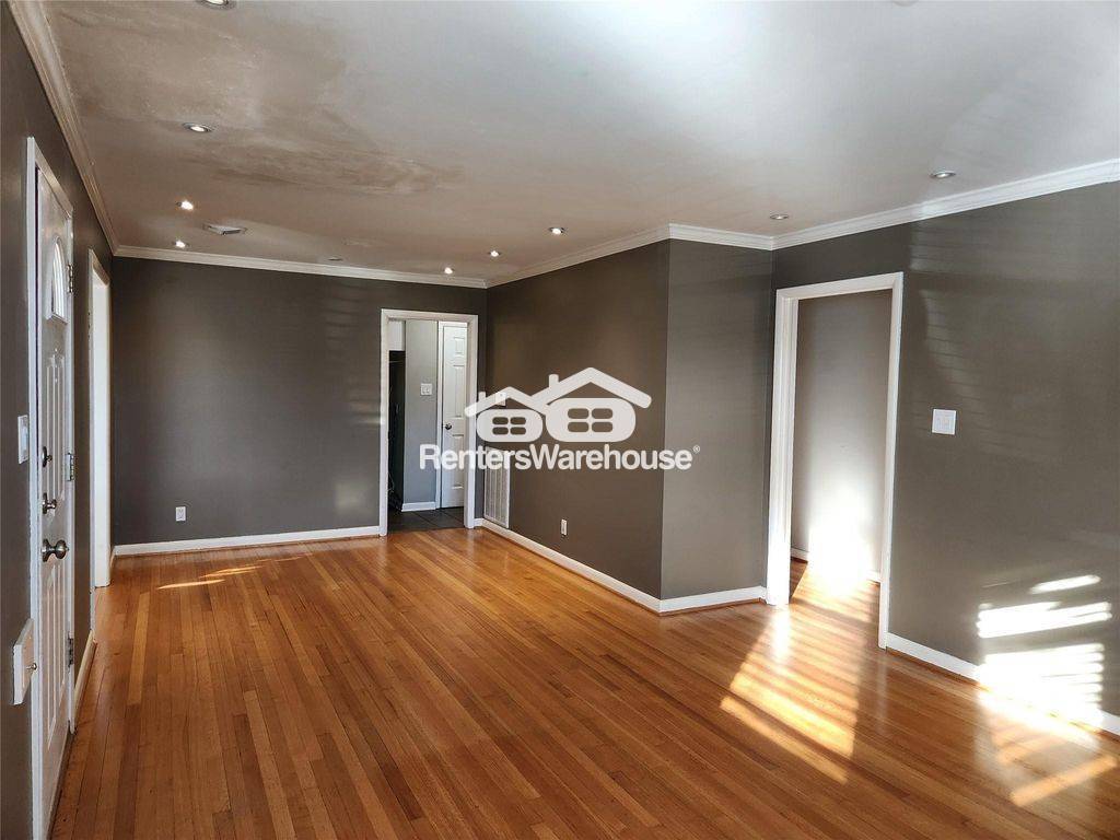 Building Photo - 6418 Woodbrook Ln